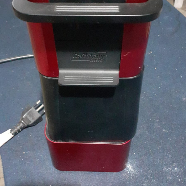 CAFETEIRA DE CÁPSULA 3 CORAÇÕES